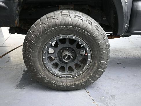 Used 2016 Toyota Tacoma TRD Sport w/ Towing Package AWD/4WD image 16
