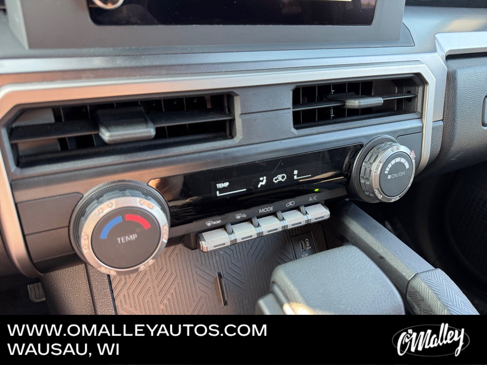 Used 2025 Toyota 4Runner SR5 AWD/4WD image 21