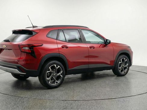 Used 2025 Chevrolet Trax LT image 9