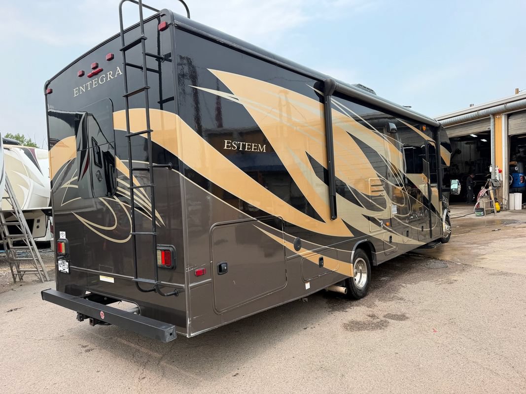 Used 2019 Ford E-450 and Econoline 450 Super Duty w/ Motorhome Prep Package RWD image 5