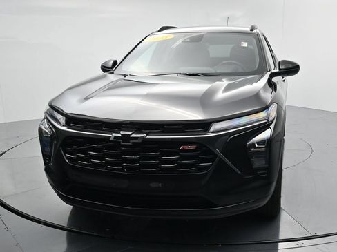 Used 2025 Chevrolet Trax RS w/ Driver Confidence Package FWD image 3