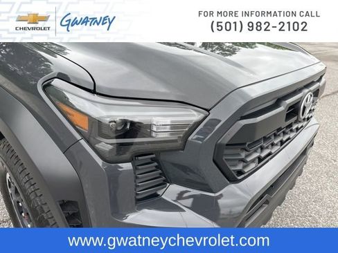 Used 2025 Toyota Tacoma TRD Off-Road AWD/4WD image 13