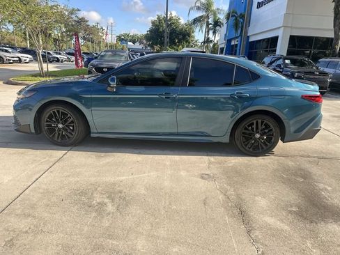 Used 2025 Toyota Camry SE FWD image 32