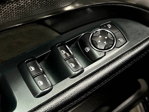 Used 2018 Ford Explorer XLT w/ Equipment Group 202A AWD/4WD image 17