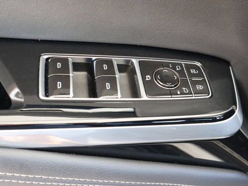 Used 2025 Cadillac Escalade Premium Luxury AWD/4WD image 10