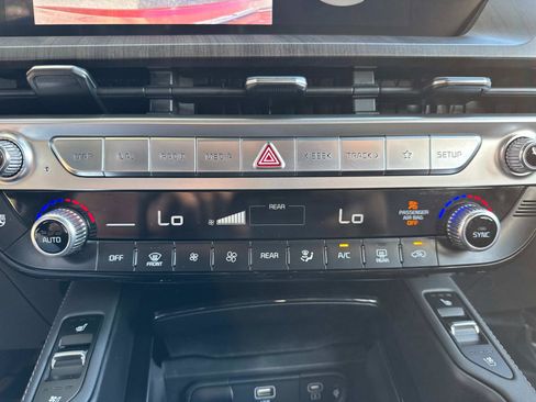 Used 2023 Kia Telluride EX w/ EX Captain's Chair Package image 26