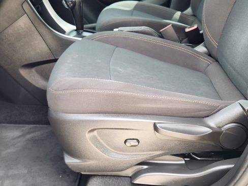 Used 2021 Chevrolet Trax LS FWD image 26
