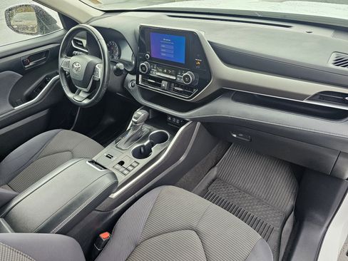 Used 2023 Toyota Highlander LE image 43