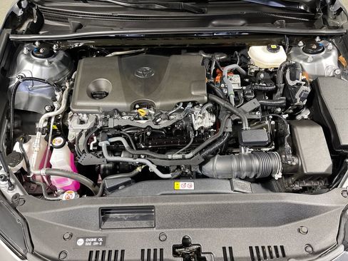 Used 2025 Toyota Camry SE FWD image 9