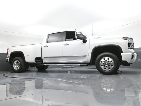 Used 2024 Chevrolet Silverado 3500 High Country w/ High Country Premium Package image 23
