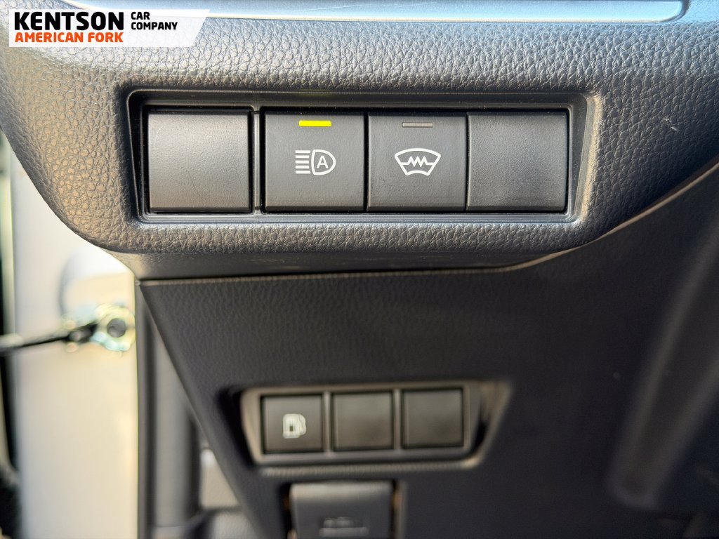 Used 2025 Toyota Prius LE AWD/4WD image 18
