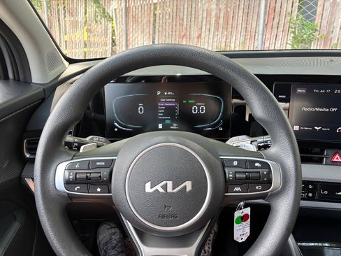 Used 2025 Kia Sportage LX AWD/4WD image 15