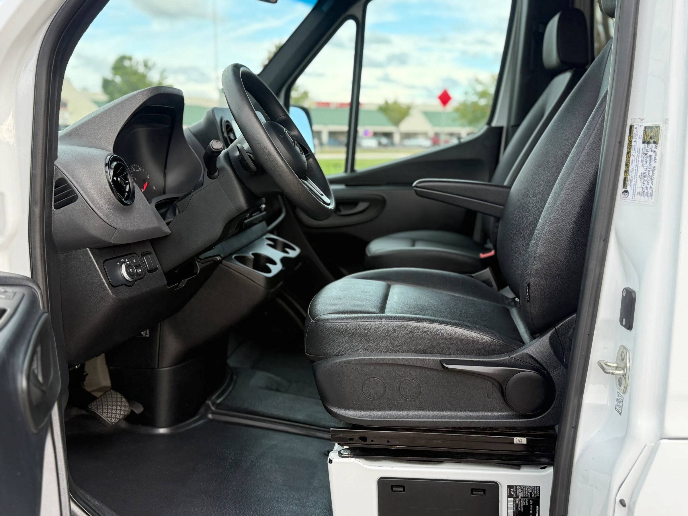 Used 2021 Mercedes-Benz Sprinter 2500 w/ Driver Convenience Package image 15