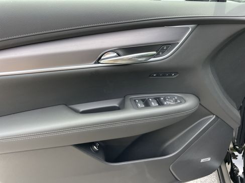 New 2025 Cadillac XT6 Luxury image 14