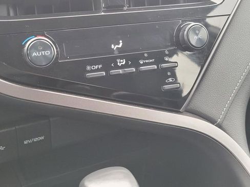 Used 2024 Toyota Camry SE image 19