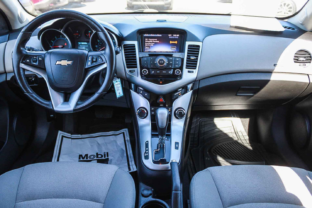 Used 2014 Chevrolet Cruze LT w/ Technology Package FWD image 12