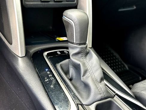 Used 2022 Toyota Corolla Cross XLE w/ Convenience Package FWD image 17