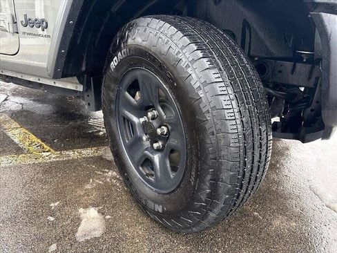 Used 2023 Jeep Wrangler Sport image 26