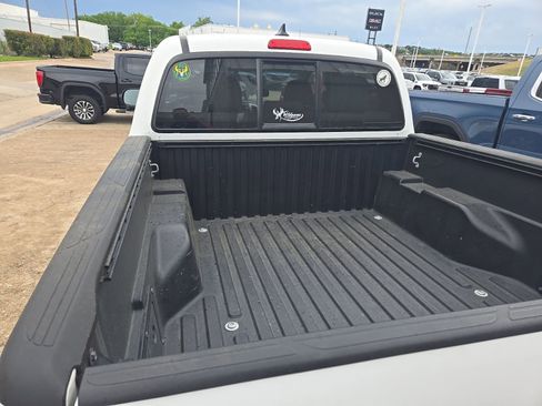 Used 2014 Toyota Tacoma PreRunner w/ SR5 Package image 7