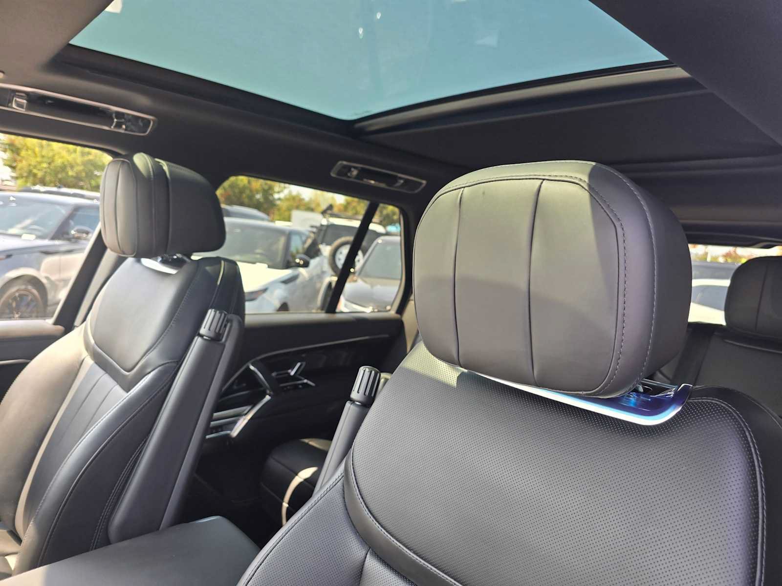New 2025 Land Rover Range Rover SE AWD/4WD image 25
