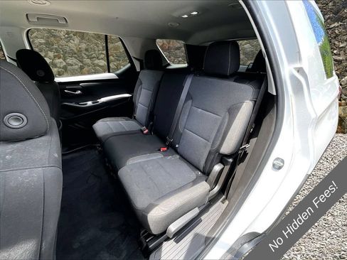 Used 2021 Chevrolet Traverse LS AWD/4WD image 23