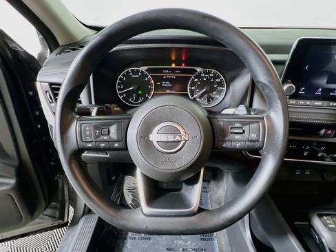 Used 2024 Nissan Rogue S FWD image 18