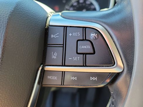 Used 2020 Toyota Highlander XLE AWD/4WD image 29