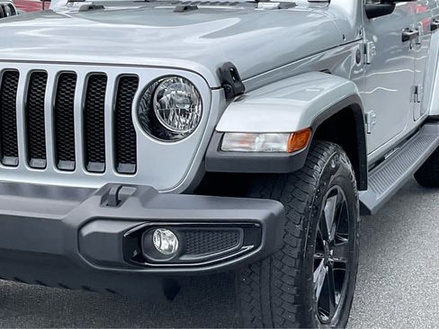 Used 2023 Jeep Wrangler Unlimited Sahara AWD/4WD image 11