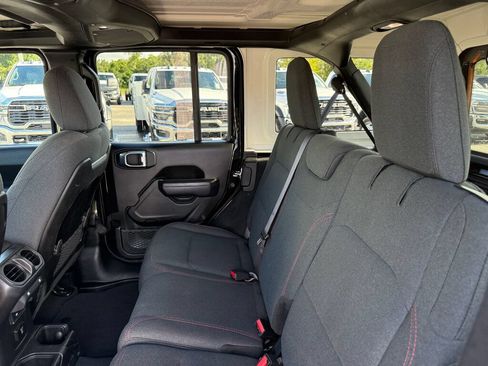 Used 2024 Jeep Wrangler Unlimited Rubicon AWD/4WD image 11