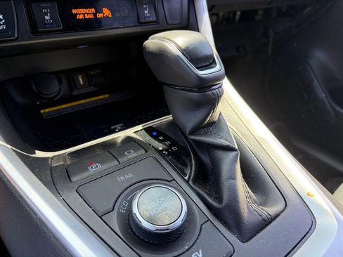 Used 2020 Toyota RAV4 XSE AWD/4WD image 10