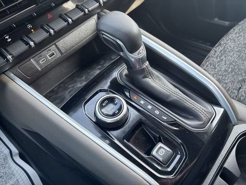 Used 2024 Chevrolet Colorado ZR2 w/ Technology Package AWD/4WD image 53