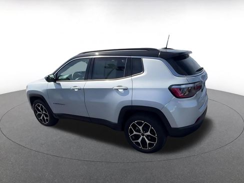 Used 2025 Jeep Compass Limited image 10