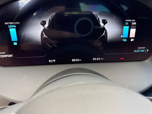 Used 2023 McLaren Artura RWD image 13