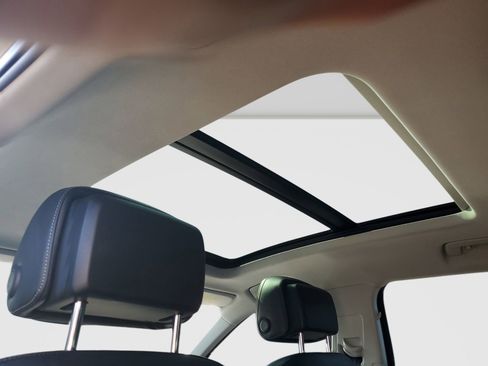 Used 2021 Audi e-tron Prestige w/ Prestige Package image 14