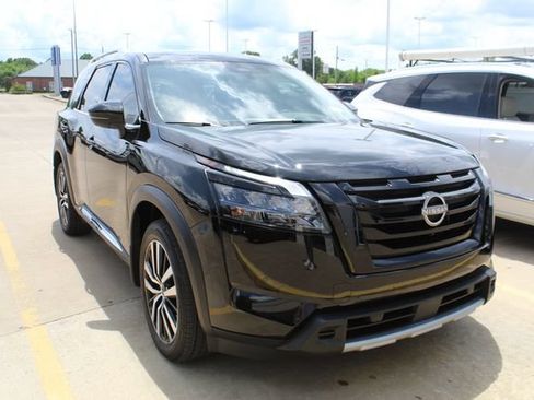 Used 2025 Nissan Pathfinder Platinum w/ Cargo Package AWD/4WD image 5