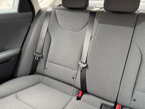 Used 2025 Kia K4 LXS image 39