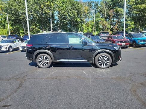 New 2025 Nissan Pathfinder Platinum w/ Cargo Package image 6