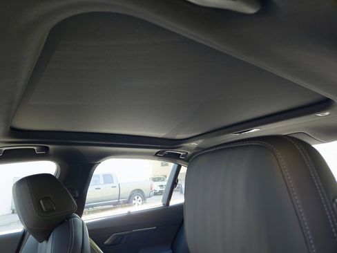 New 2026 BMW 550e xDrive image 17