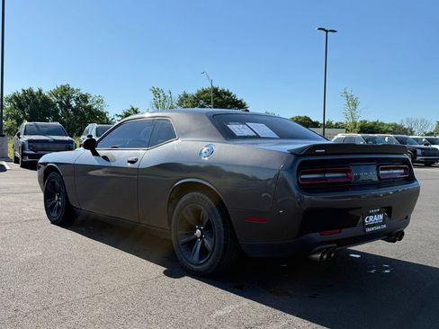 Used 2021 Dodge Challenger SXT RWD image 7