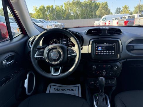 Used 2018 Jeep Renegade Latitude AWD/4WD image 21