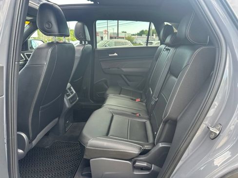 Used 2022 Volkswagen Atlas Cross Sport SE AWD/4WD image 30