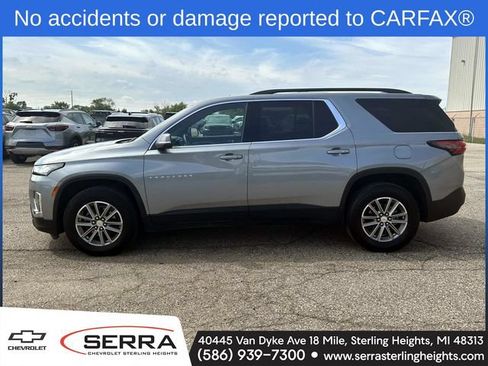 Used 2023 Chevrolet Traverse LT FWD image 2