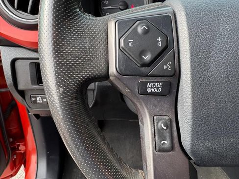 Used 2018 Toyota Tacoma TRD Sport AWD/4WD image 13