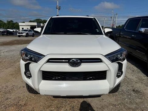 Used 2022 Toyota 4Runner SR5 AWD/4WD image 10