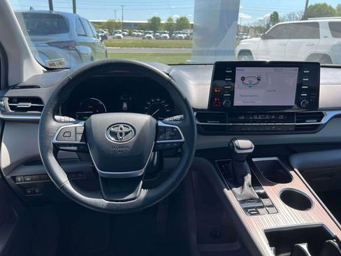 Used 2021 Toyota Sienna XLE AWD/4WD image 25