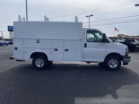 New 2025 Chevrolet Express 3500 w/ Power Convenience Package RWD image 9