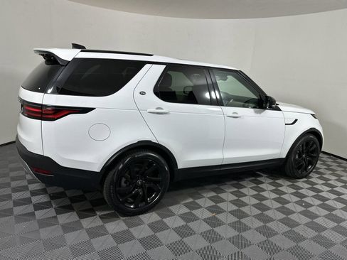 Used 2025 Land Rover Discovery S image 21