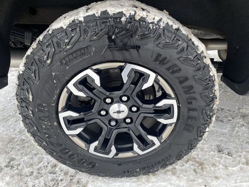 Used 2022 Chevrolet Silverado 1500 ZR2 w/ Technology Package image 30