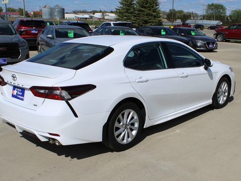 Used 2024 Toyota Camry SE FWD image 5