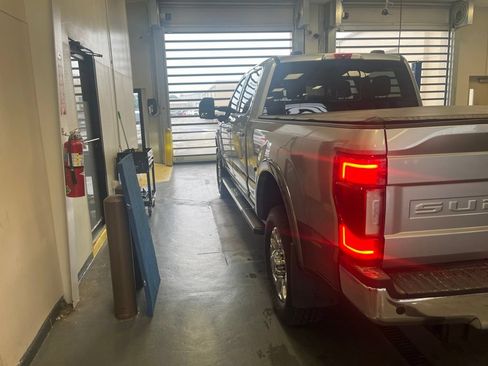 Used 2022 Ford F350 Lariat w/ Lariat Ultimate Package AWD/4WD image 7
